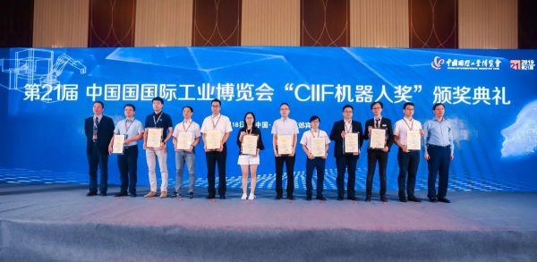 Solomon representatives on stage at CIIF 2019 in Shanghai to receive the CIFF 2019 Robotics Award