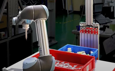 robot arm performing unknown picking task