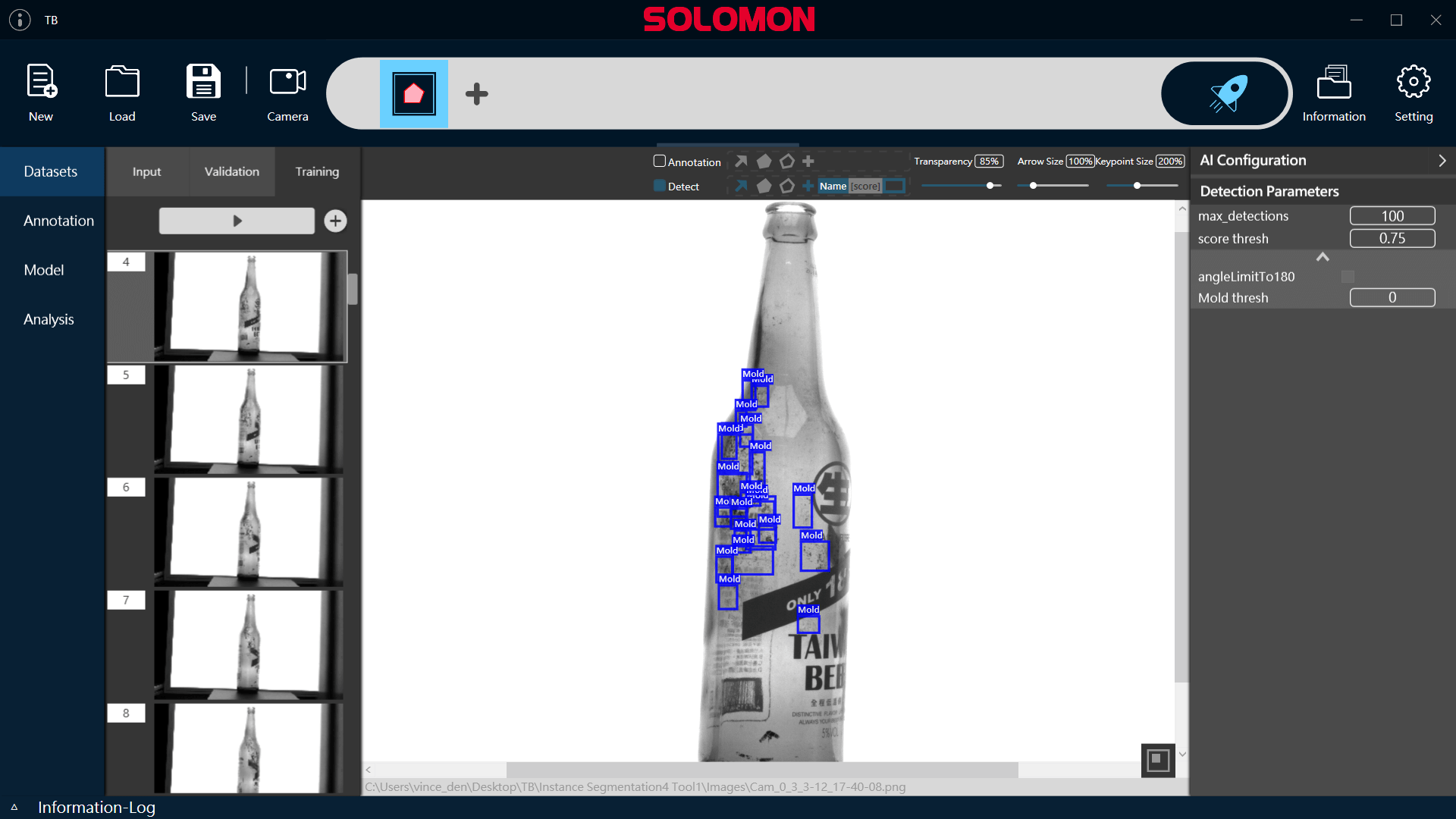 Inspección con SolVision Captura de pantalla de la interfaz de inspección por IA de SolVision detectando contaminación en una botella de vidrio retornable, con los defectos resaltados mediante cuadros delimitadores.